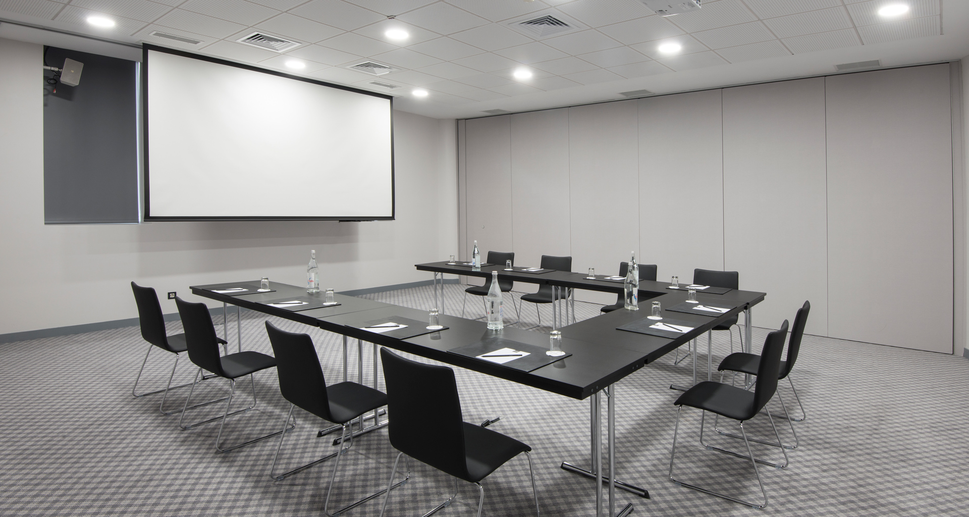 Fabricacion de salas de juntas